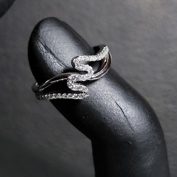 925 Sterling Silver Twisted CZ Ring - Picture 2 of 3